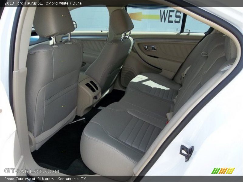 Oxford White / Dune 2013 Ford Taurus SE