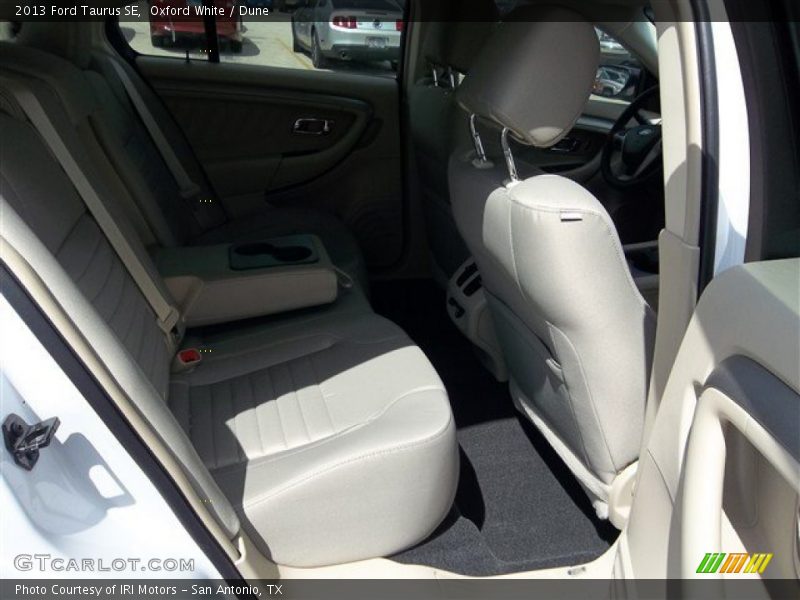 Oxford White / Dune 2013 Ford Taurus SE