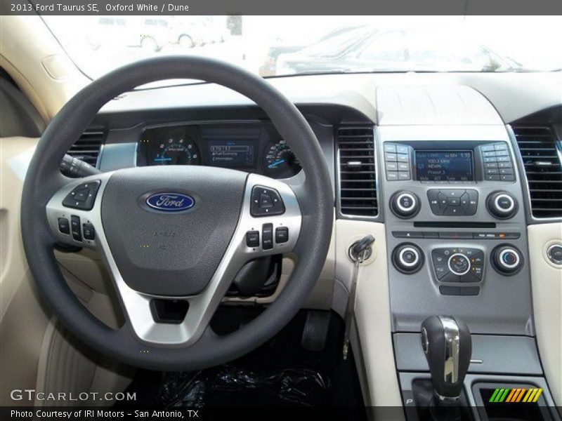 Oxford White / Dune 2013 Ford Taurus SE