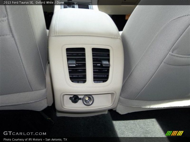 Oxford White / Dune 2013 Ford Taurus SE