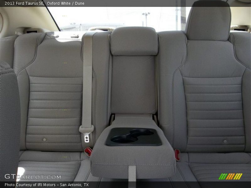 Oxford White / Dune 2013 Ford Taurus SE