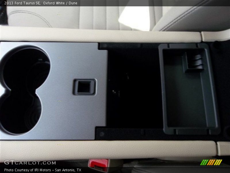 Oxford White / Dune 2013 Ford Taurus SE
