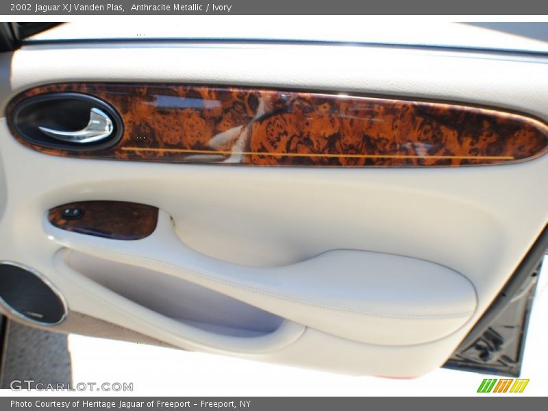 Anthracite Metallic / Ivory 2002 Jaguar XJ Vanden Plas