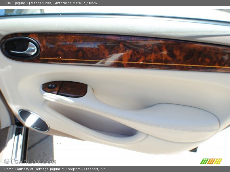Anthracite Metallic / Ivory 2002 Jaguar XJ Vanden Plas