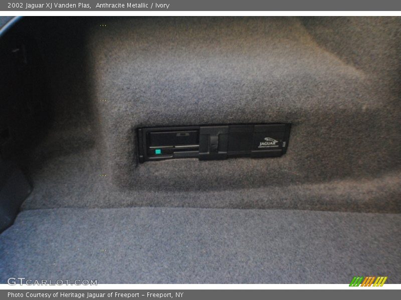 Anthracite Metallic / Ivory 2002 Jaguar XJ Vanden Plas