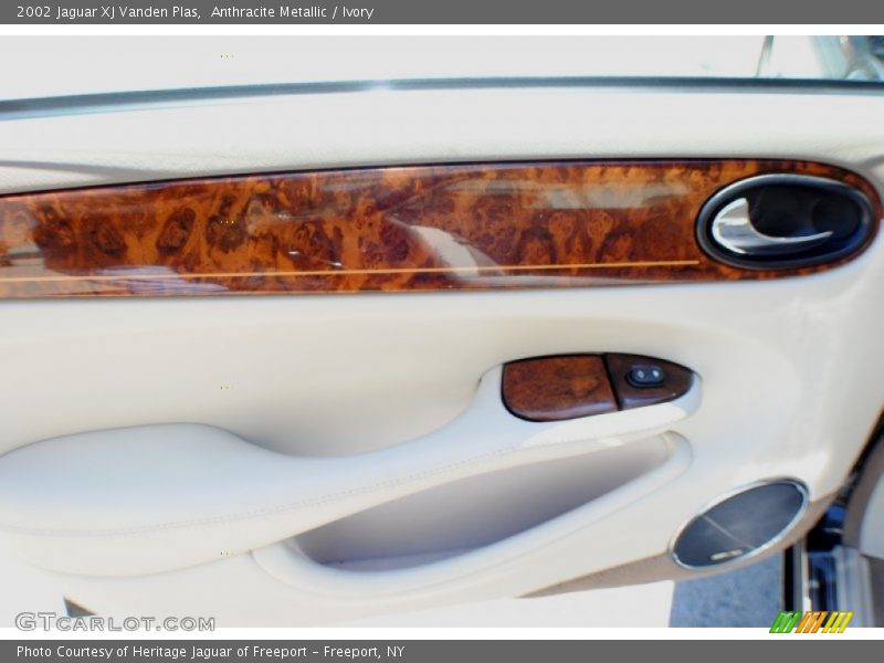 Anthracite Metallic / Ivory 2002 Jaguar XJ Vanden Plas