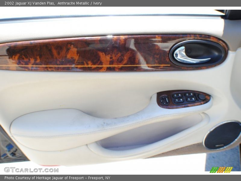 Anthracite Metallic / Ivory 2002 Jaguar XJ Vanden Plas