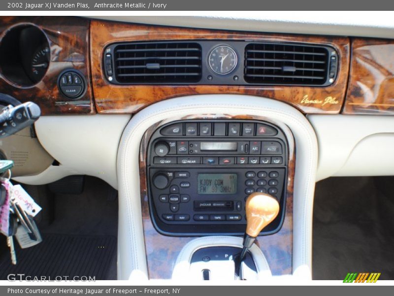 Anthracite Metallic / Ivory 2002 Jaguar XJ Vanden Plas