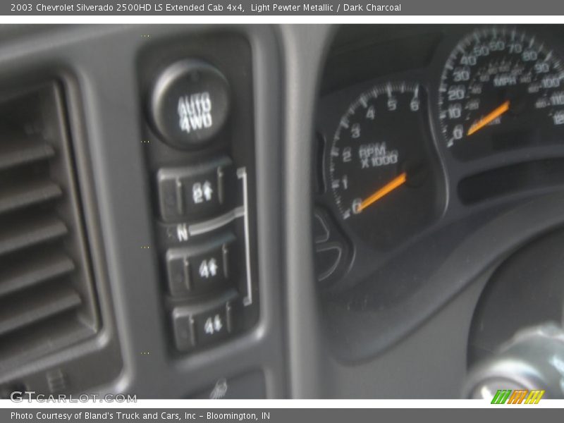 Light Pewter Metallic / Dark Charcoal 2003 Chevrolet Silverado 2500HD LS Extended Cab 4x4