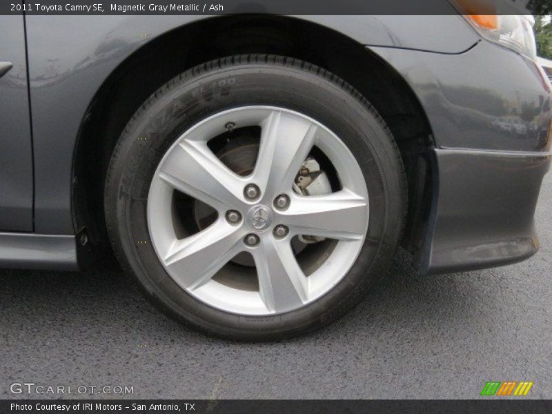 Magnetic Gray Metallic / Ash 2011 Toyota Camry SE