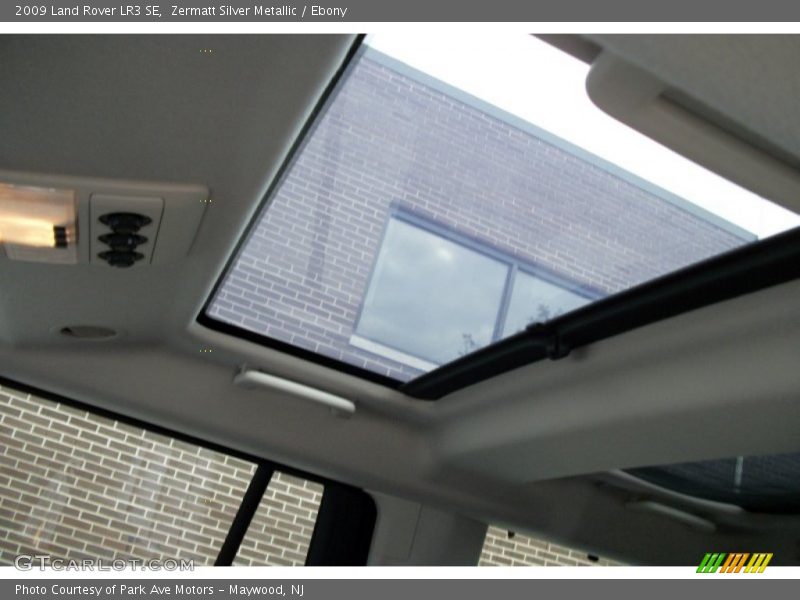 Zermatt Silver Metallic / Ebony 2009 Land Rover LR3 SE