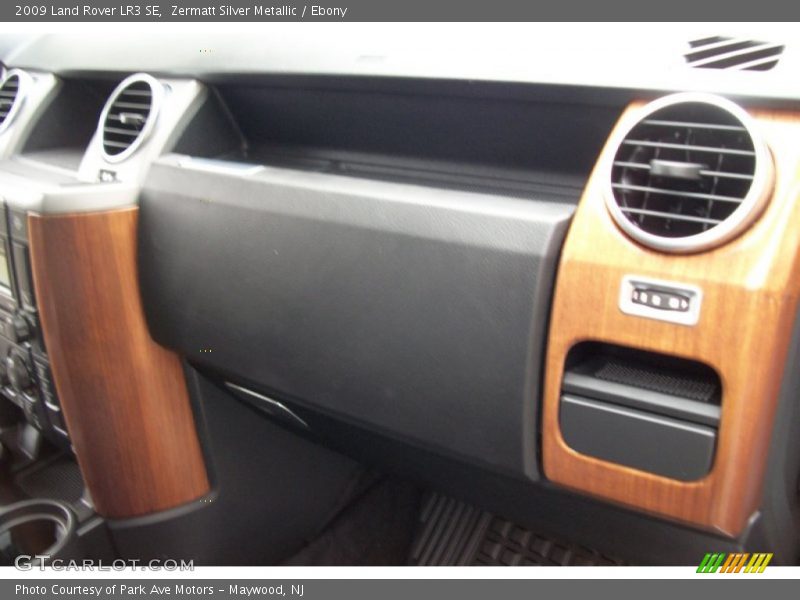 Zermatt Silver Metallic / Ebony 2009 Land Rover LR3 SE