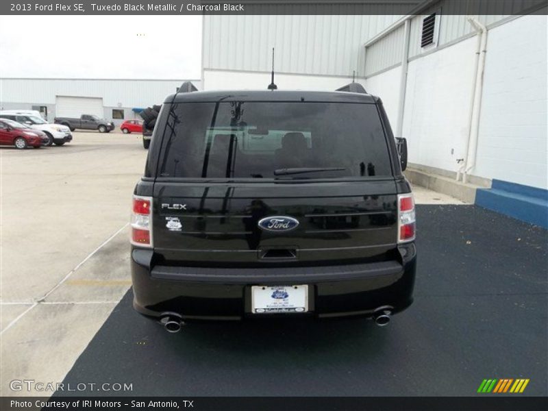 Tuxedo Black Metallic / Charcoal Black 2013 Ford Flex SE