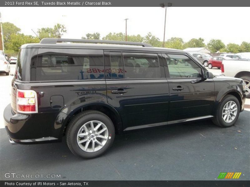 Tuxedo Black Metallic / Charcoal Black 2013 Ford Flex SE