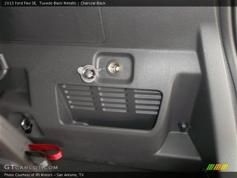 Tuxedo Black Metallic / Charcoal Black 2013 Ford Flex SE