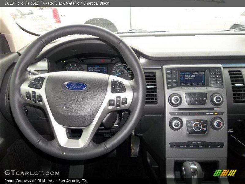 Tuxedo Black Metallic / Charcoal Black 2013 Ford Flex SE