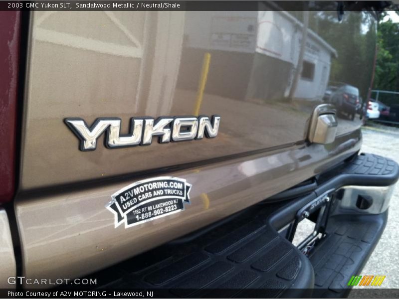 Sandalwood Metallic / Neutral/Shale 2003 GMC Yukon SLT