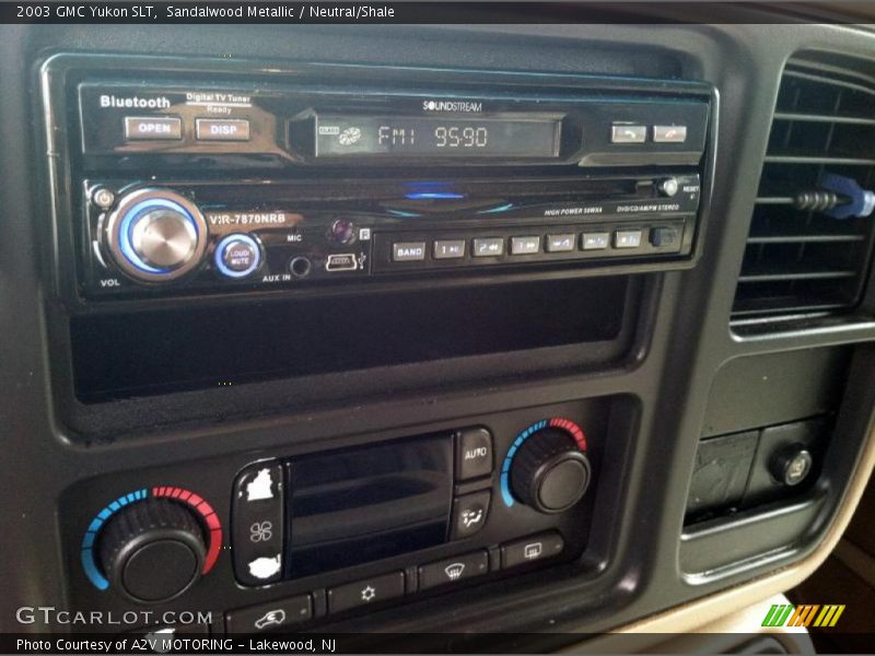 Sandalwood Metallic / Neutral/Shale 2003 GMC Yukon SLT