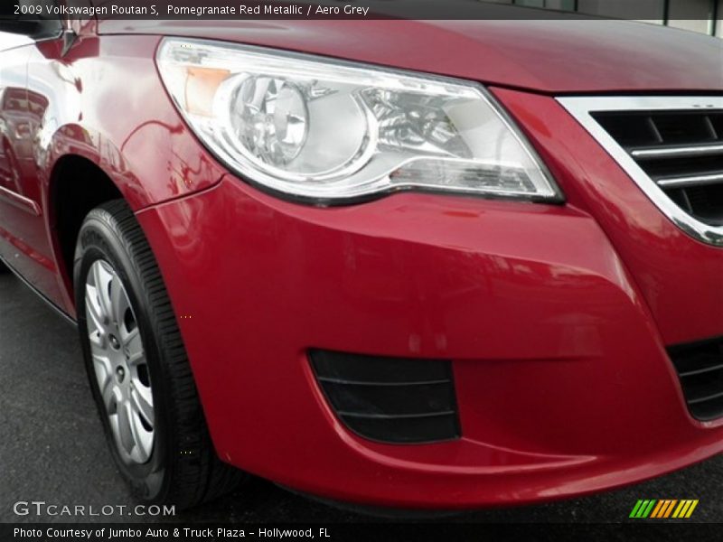 Pomegranate Red Metallic / Aero Grey 2009 Volkswagen Routan S