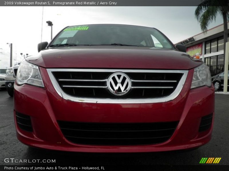 Pomegranate Red Metallic / Aero Grey 2009 Volkswagen Routan S