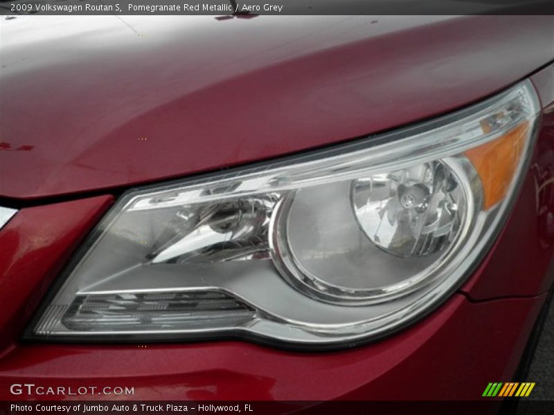 Pomegranate Red Metallic / Aero Grey 2009 Volkswagen Routan S