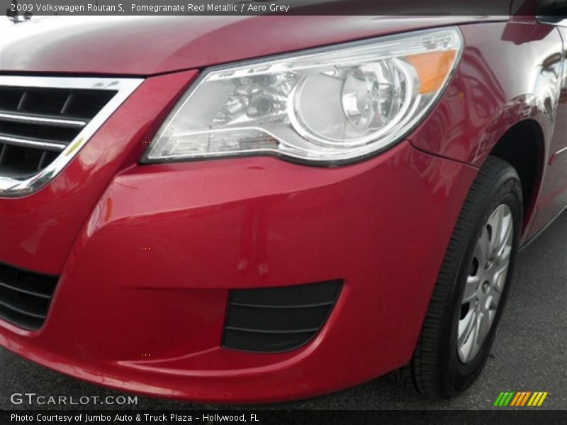 Pomegranate Red Metallic / Aero Grey 2009 Volkswagen Routan S