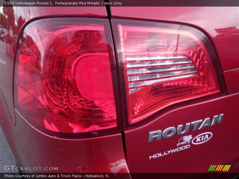 Pomegranate Red Metallic / Aero Grey 2009 Volkswagen Routan S