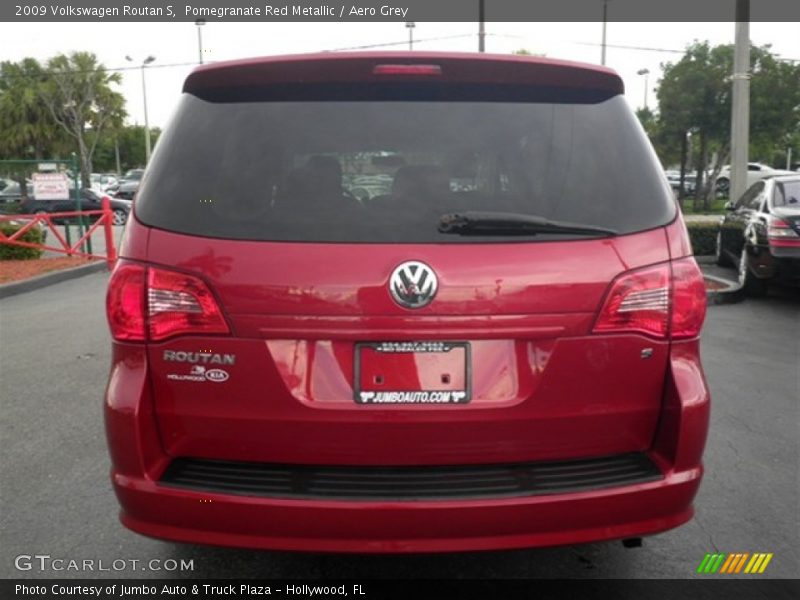 Pomegranate Red Metallic / Aero Grey 2009 Volkswagen Routan S