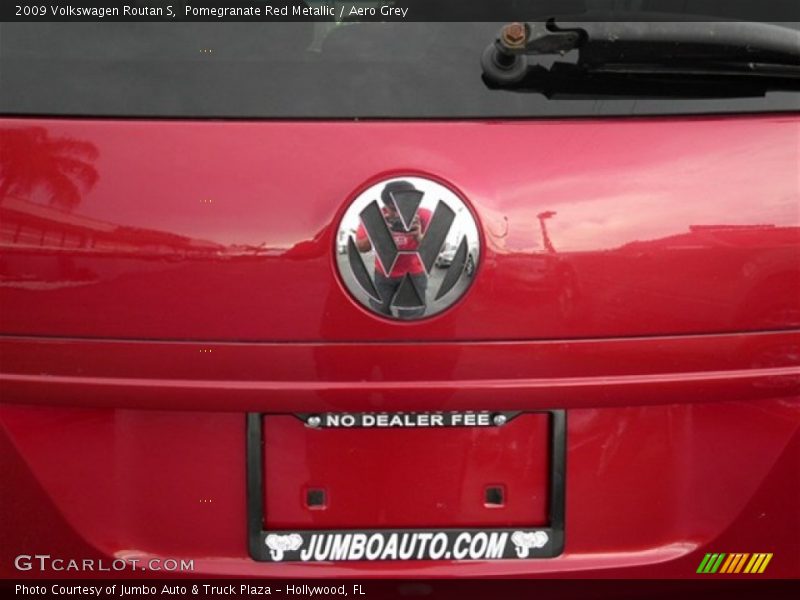 Pomegranate Red Metallic / Aero Grey 2009 Volkswagen Routan S