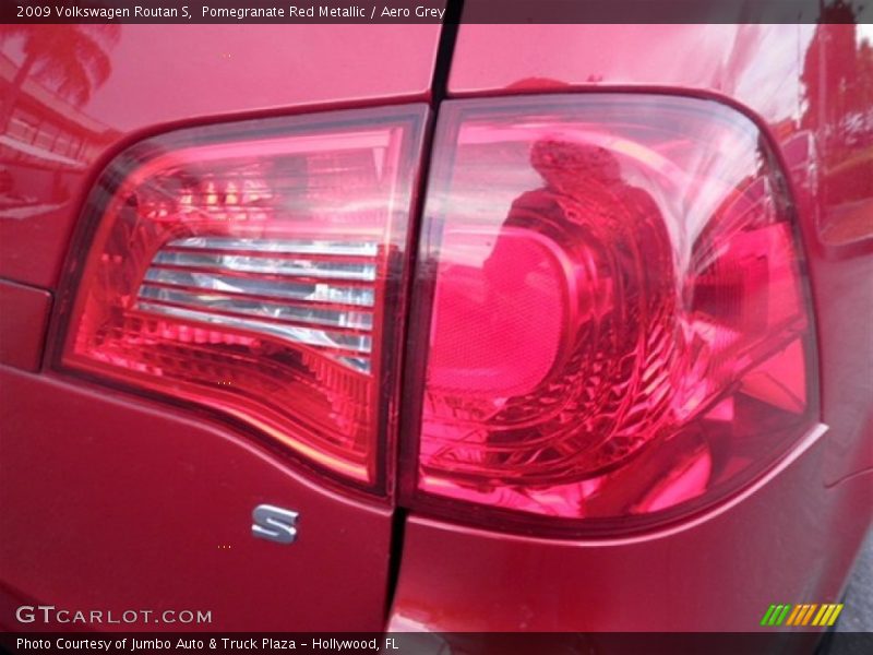 Pomegranate Red Metallic / Aero Grey 2009 Volkswagen Routan S