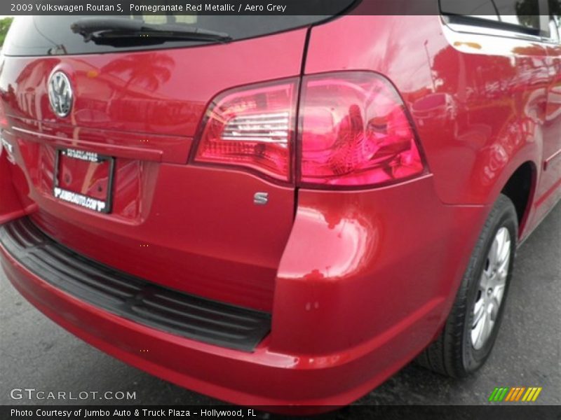 Pomegranate Red Metallic / Aero Grey 2009 Volkswagen Routan S