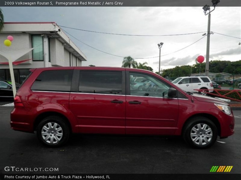 Pomegranate Red Metallic / Aero Grey 2009 Volkswagen Routan S
