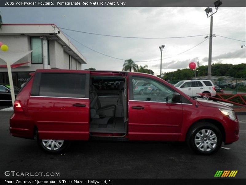 Pomegranate Red Metallic / Aero Grey 2009 Volkswagen Routan S