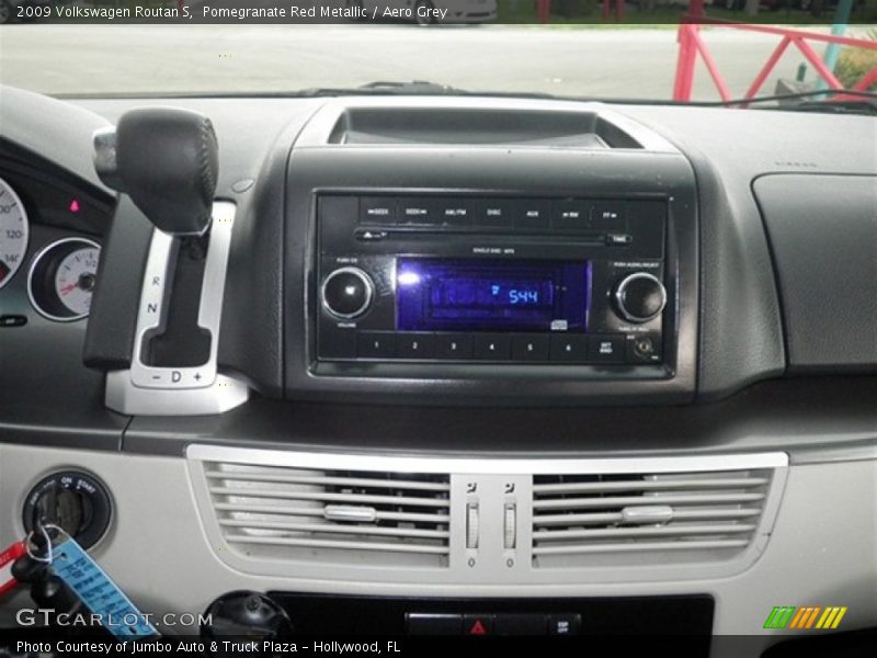 Pomegranate Red Metallic / Aero Grey 2009 Volkswagen Routan S