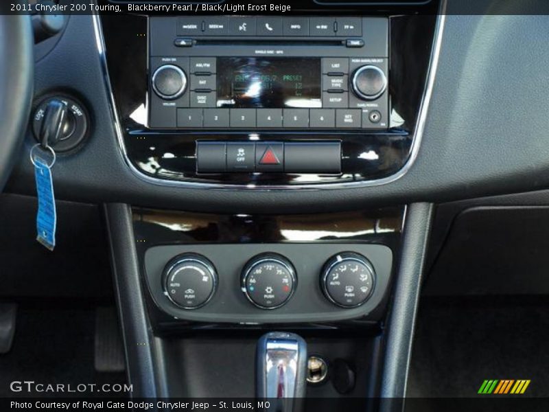 Blackberry Pearl / Black/Light Frost Beige 2011 Chrysler 200 Touring
