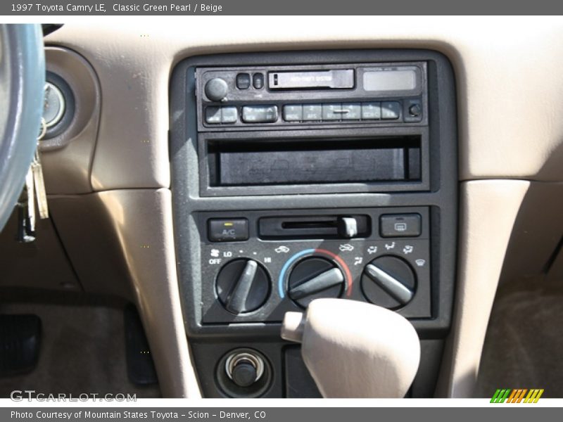 Classic Green Pearl / Beige 1997 Toyota Camry LE