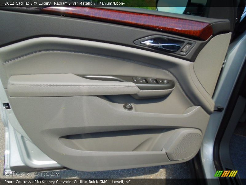 Radiant Silver Metallic / Titanium/Ebony 2012 Cadillac SRX Luxury