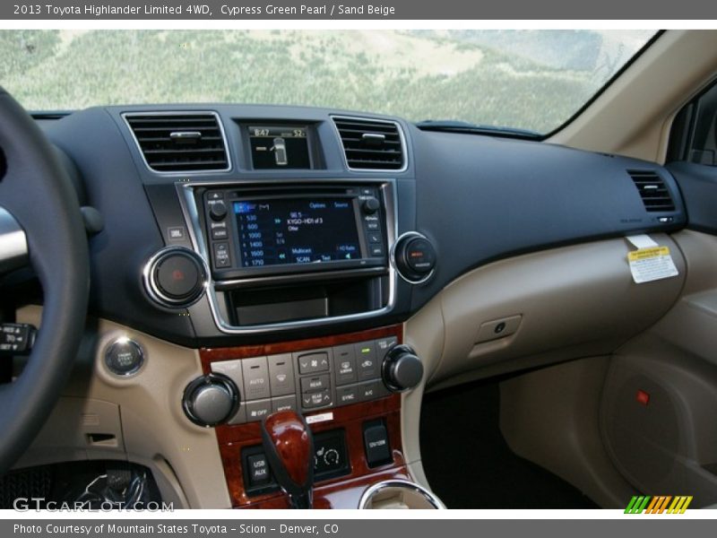 Dashboard of 2013 Highlander Limited 4WD