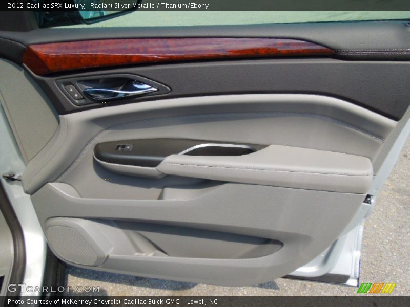 Radiant Silver Metallic / Titanium/Ebony 2012 Cadillac SRX Luxury