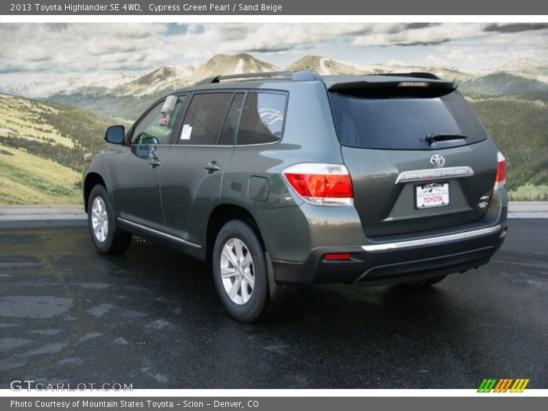 Cypress Green Pearl / Sand Beige 2013 Toyota Highlander SE 4WD