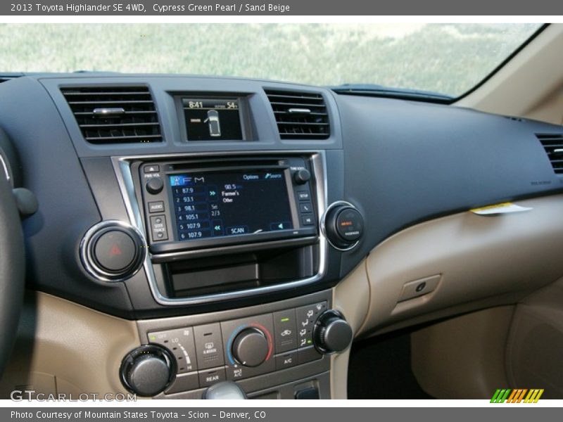 Cypress Green Pearl / Sand Beige 2013 Toyota Highlander SE 4WD