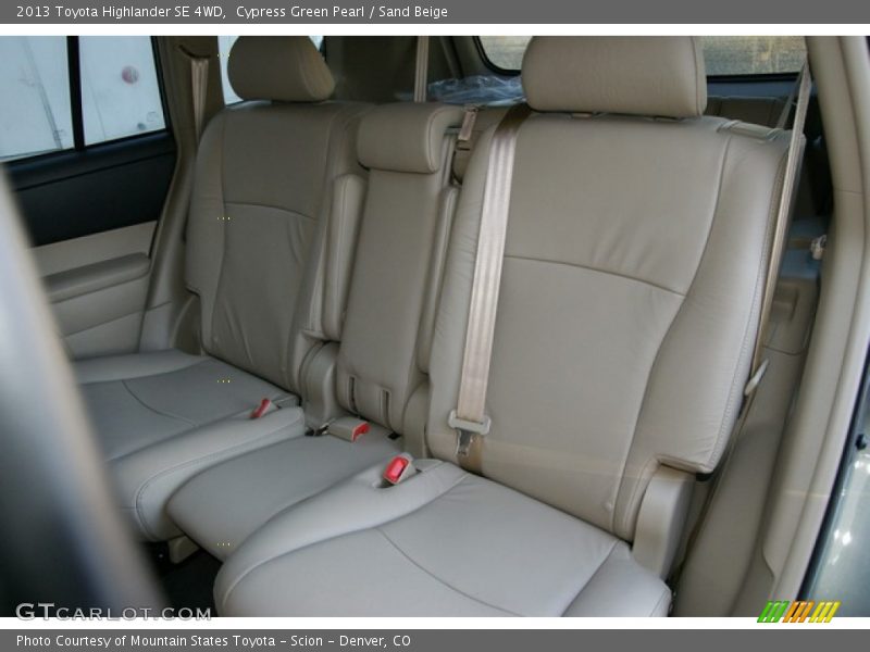Cypress Green Pearl / Sand Beige 2013 Toyota Highlander SE 4WD