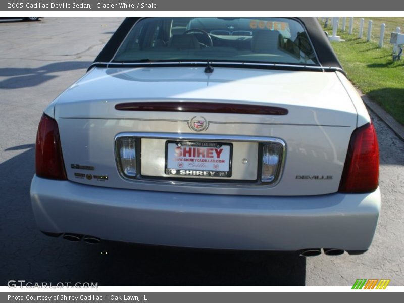 Glacier White / Shale 2005 Cadillac DeVille Sedan
