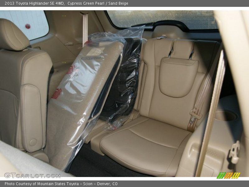 Cypress Green Pearl / Sand Beige 2013 Toyota Highlander SE 4WD