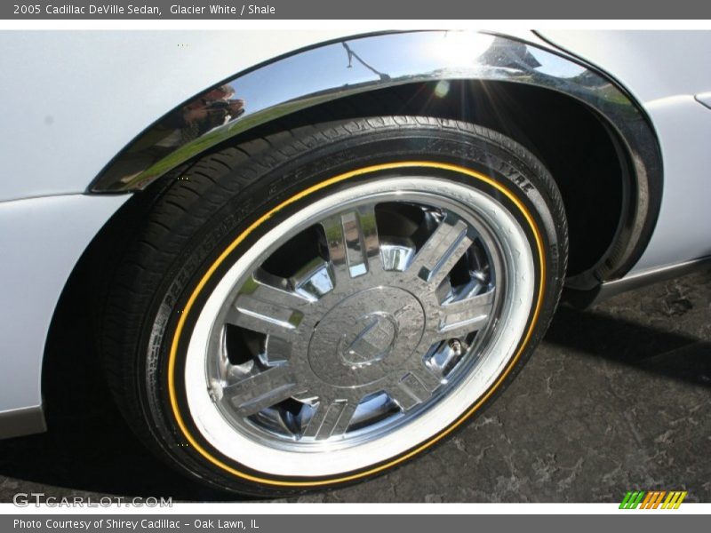 Glacier White / Shale 2005 Cadillac DeVille Sedan
