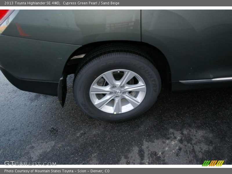 Cypress Green Pearl / Sand Beige 2013 Toyota Highlander SE 4WD