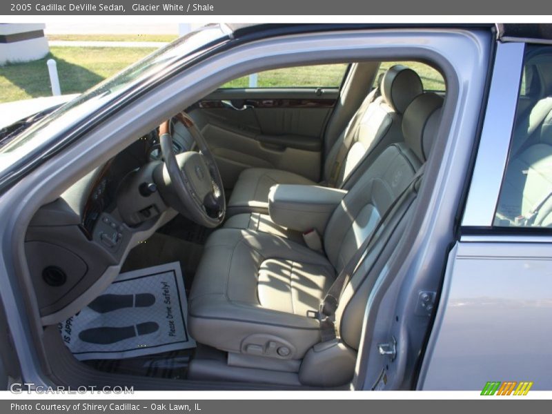 Glacier White / Shale 2005 Cadillac DeVille Sedan