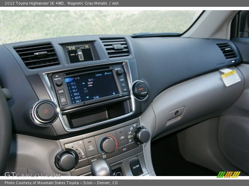 Dashboard of 2013 Highlander SE 4WD