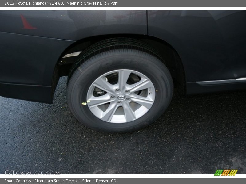 Magnetic Gray Metallic / Ash 2013 Toyota Highlander SE 4WD