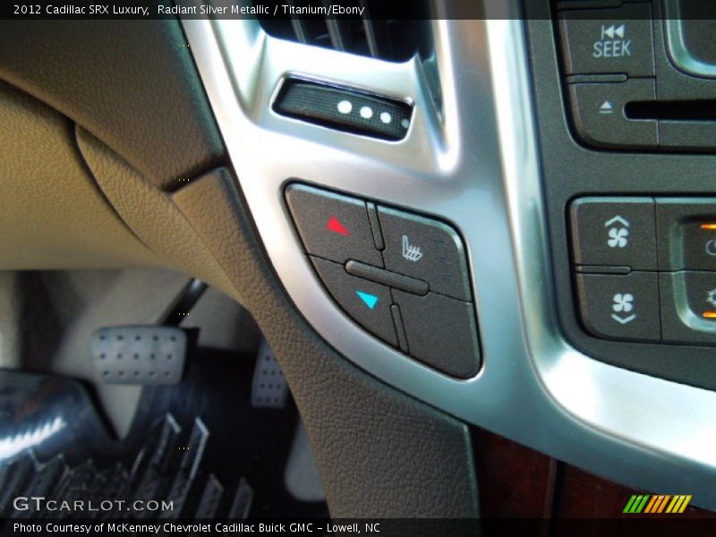Radiant Silver Metallic / Titanium/Ebony 2012 Cadillac SRX Luxury